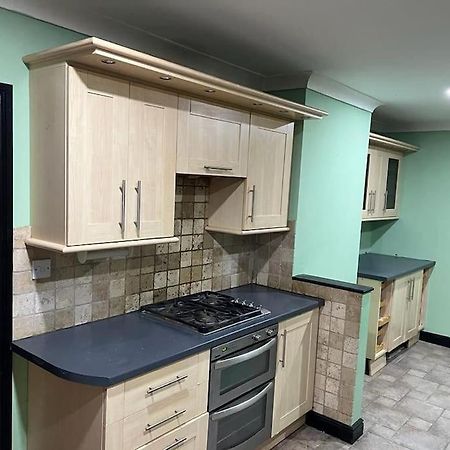 Cheerful 3 Bed House With Free Parking. Villa Nottingham Buitenkant foto