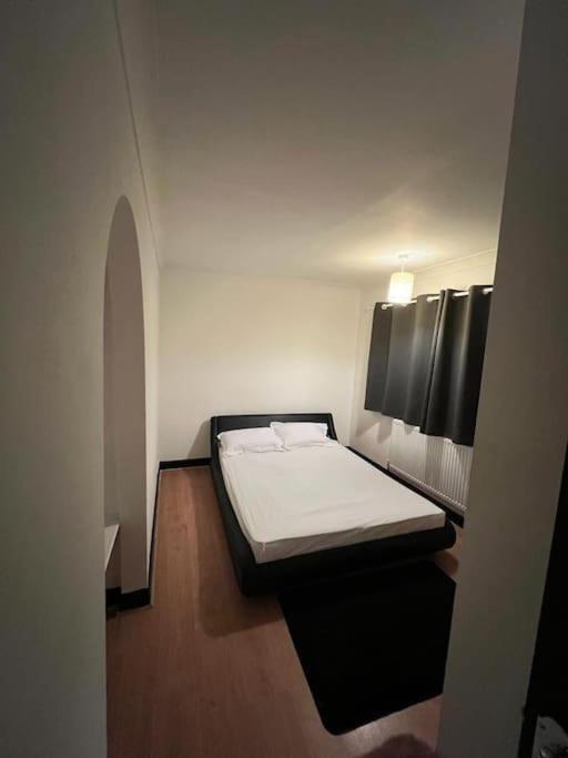 Cheerful 3 Bed House With Free Parking. Villa Nottingham Buitenkant foto