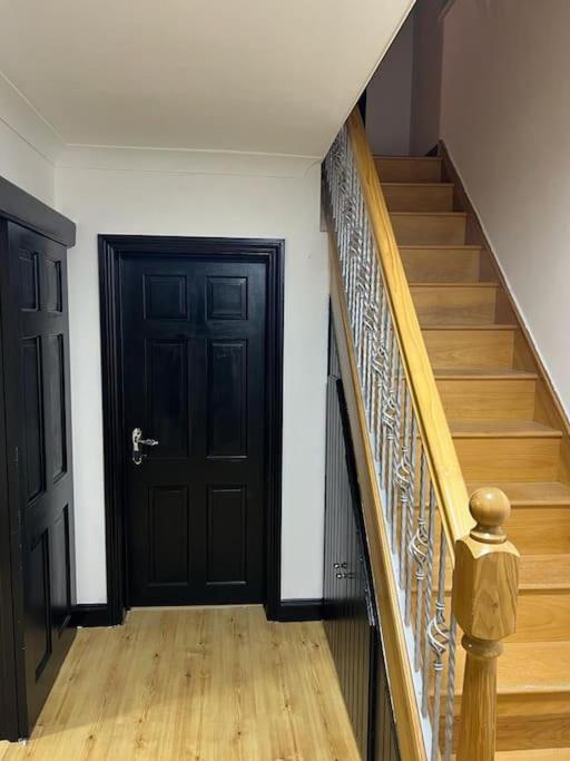 Cheerful 3 Bed House With Free Parking. Villa Nottingham Buitenkant foto