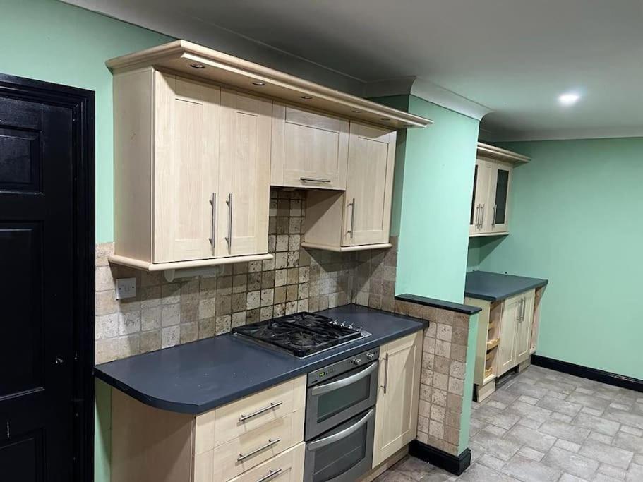 Cheerful 3 Bed House With Free Parking. Villa Nottingham Buitenkant foto