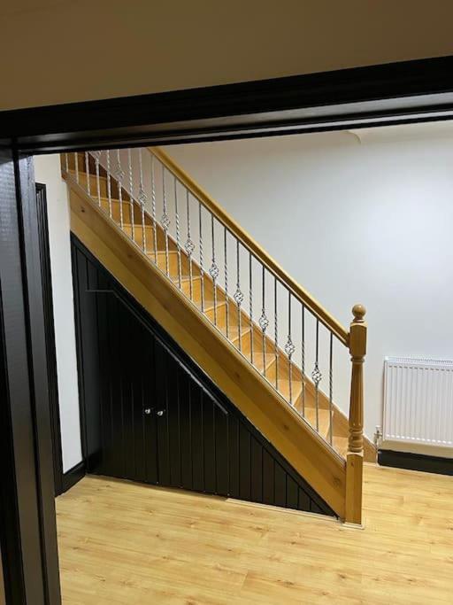 Cheerful 3 Bed House With Free Parking. Villa Nottingham Buitenkant foto