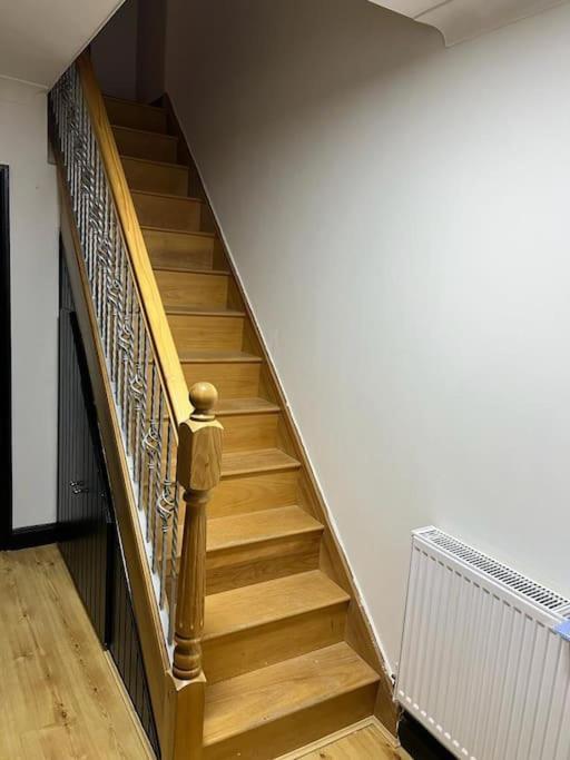Cheerful 3 Bed House With Free Parking. Villa Nottingham Buitenkant foto